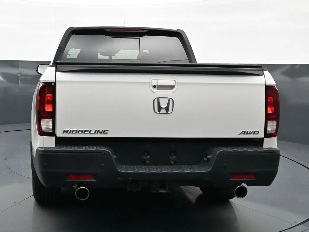 Used 2023 Platinum White Pearl Honda Black Edition image 6