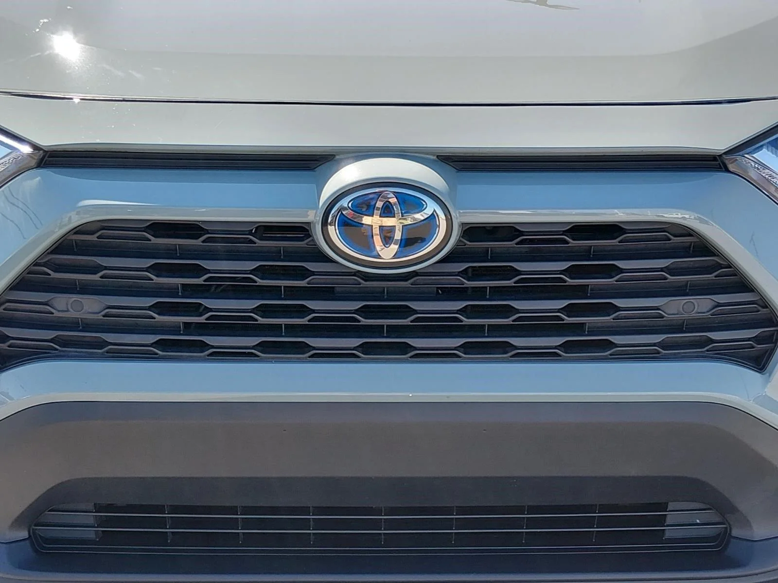 Used 2022 Lunar Rock Toyota XLE Premium image 9