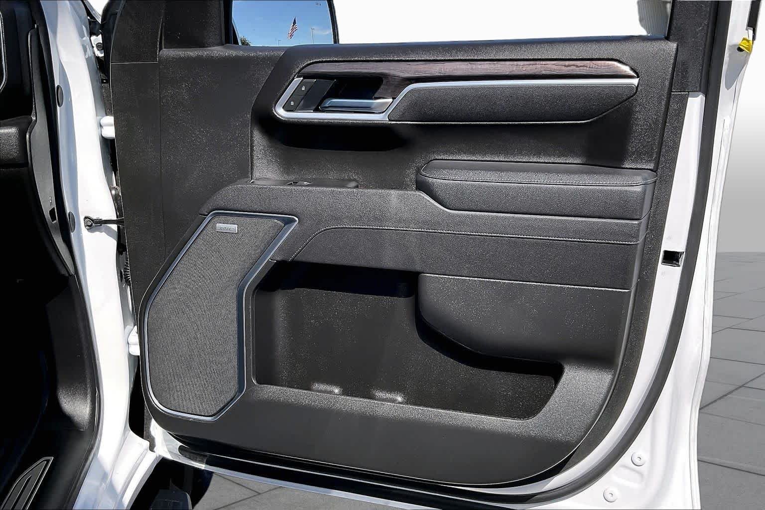 Used 2025 Summit White Chevrolet LTZ image 22