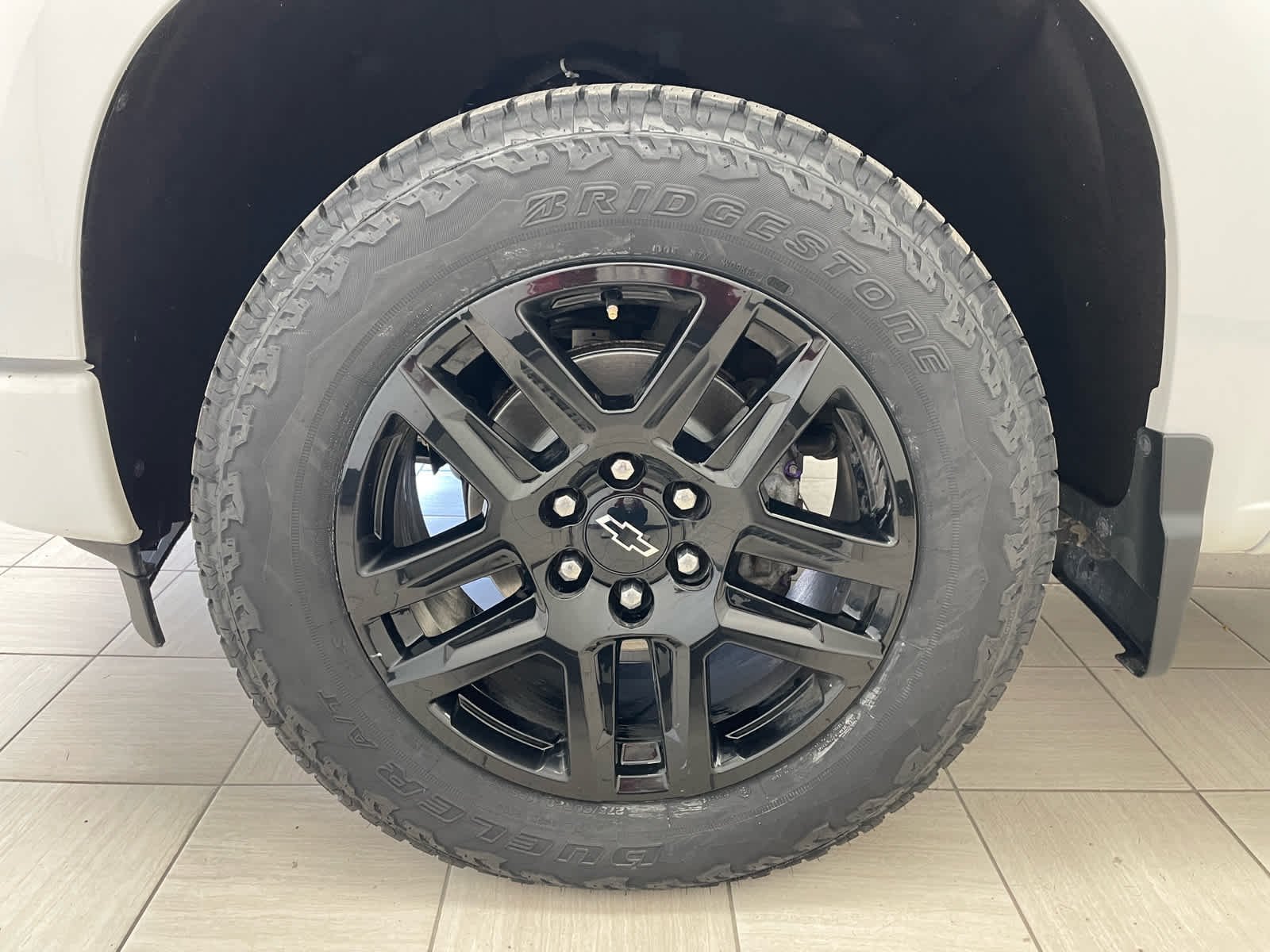 Used 2023 SUMMIT WHITE Chevrolet RST image 7