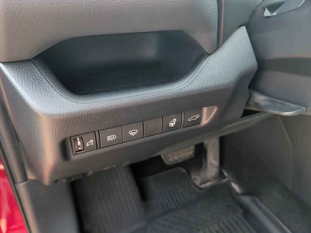 Used 2019 Ruby Flare Pearl Toyota XLE image 17