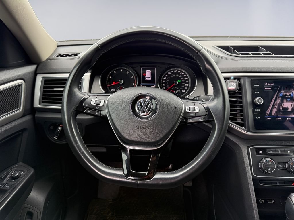 Used 2019 Black Volkswagen 3.6L V6 SE image 14