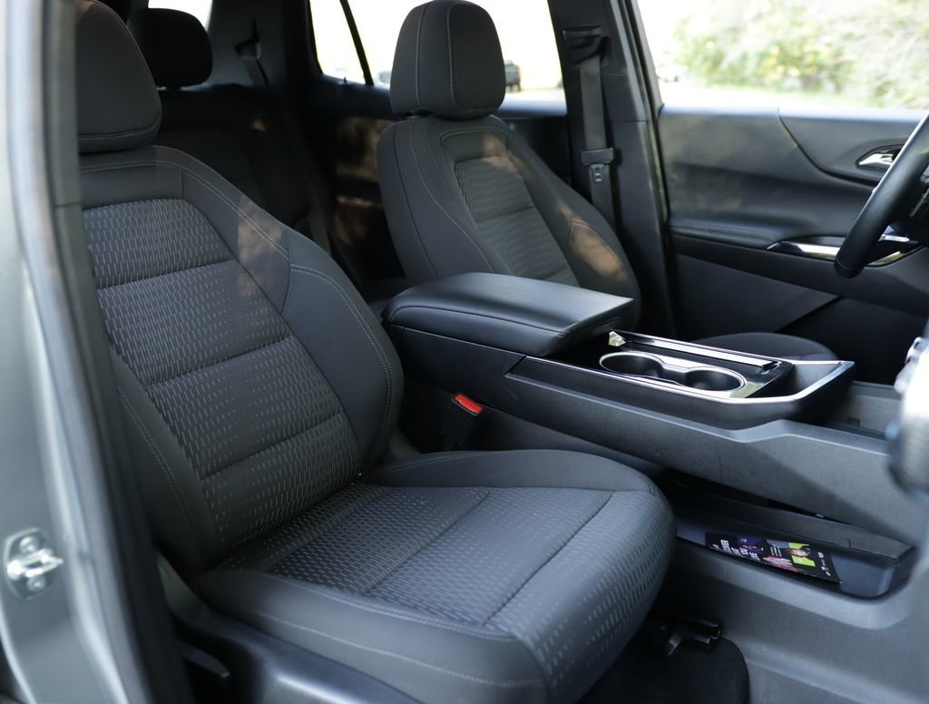 Used 2025 Sterling Gray Metallic Chevrolet LT image 29