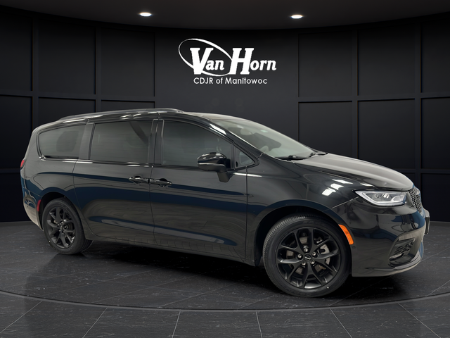 Used 2023 Brilliant Black Crystal Pearlcoat Chrysler Touring L image 1