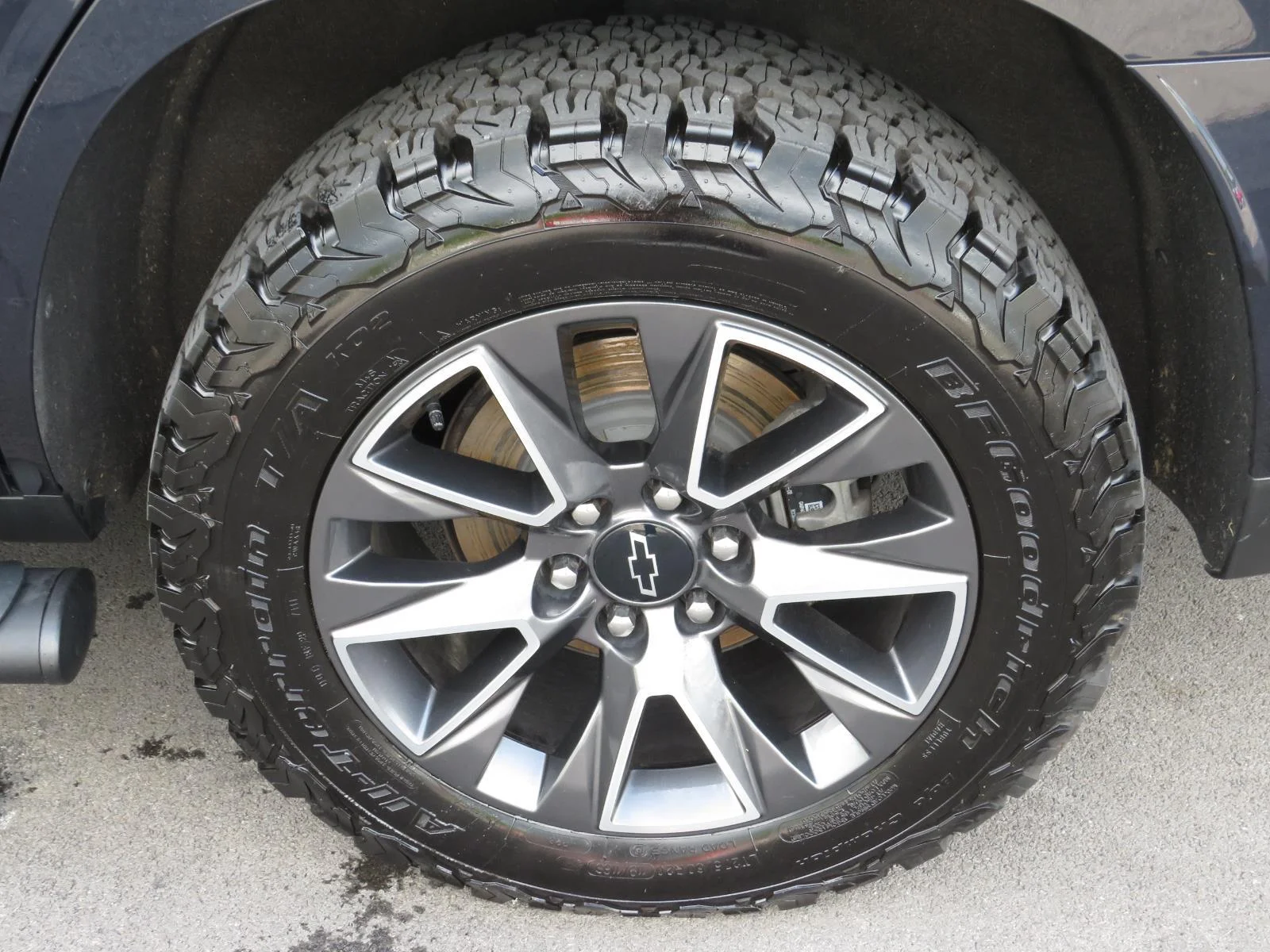 Used 2023 Midnight Blue Metallic Chevrolet Z71 image 16