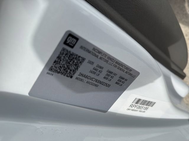 New 2025 Summit White Chevrolet 2WT image 13