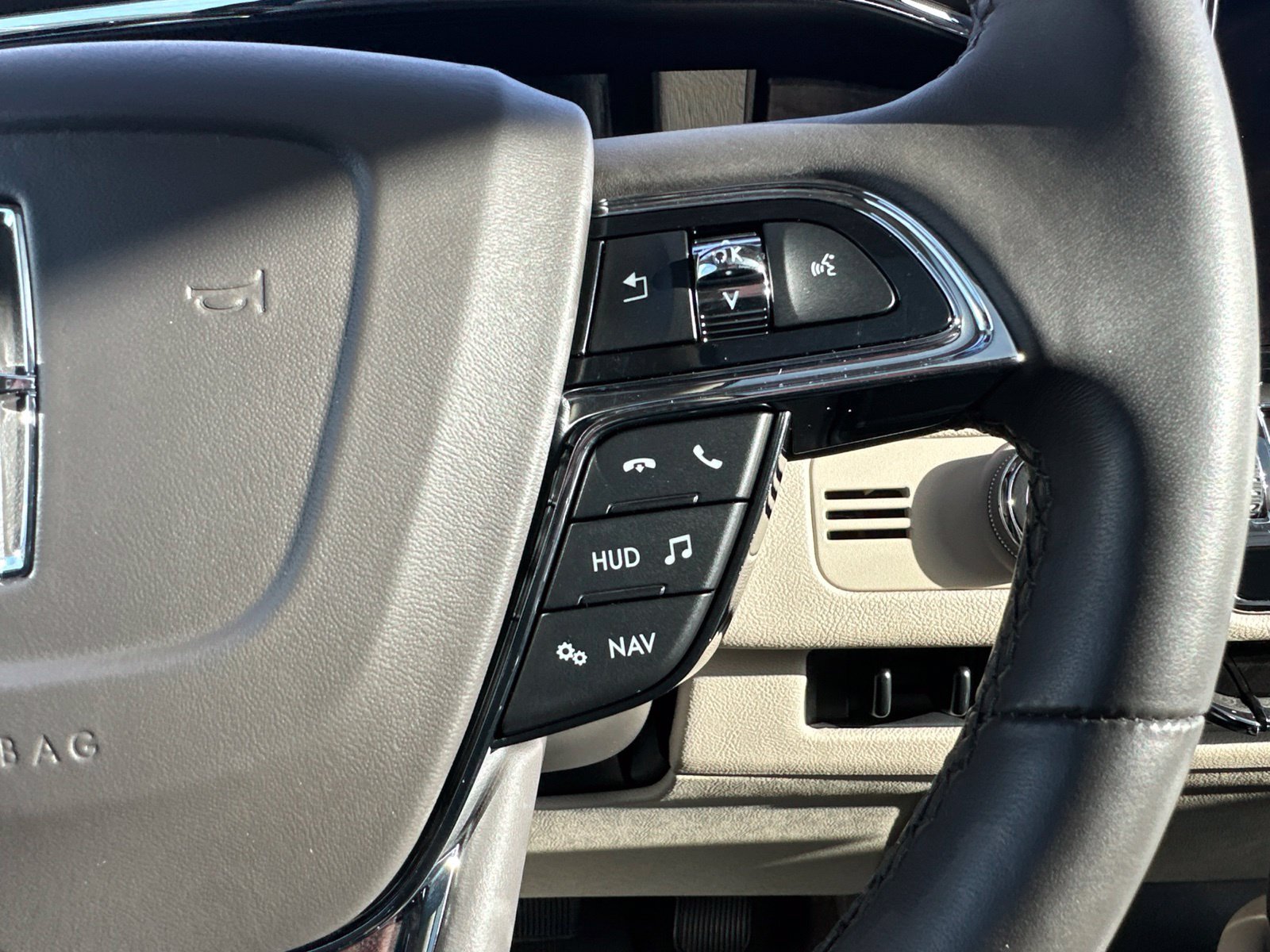 Used 2019 White Lincoln Reserve image 58