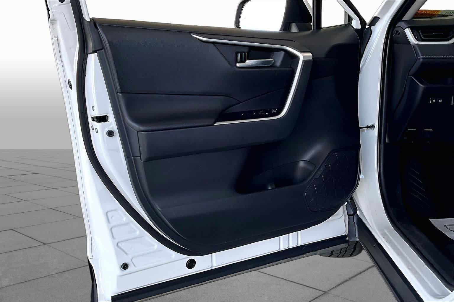 Used 2021 Super White Toyota XLE image 21