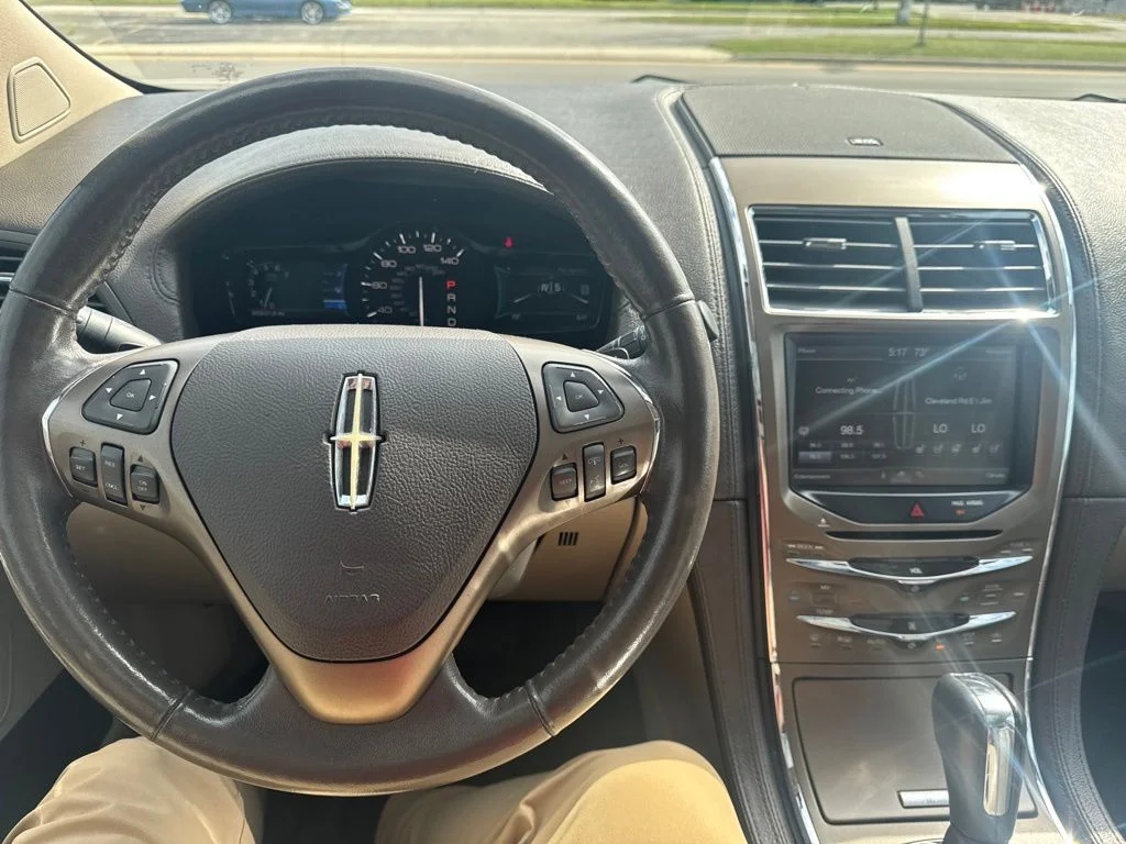 Used 2015 White Lincoln Base image 15