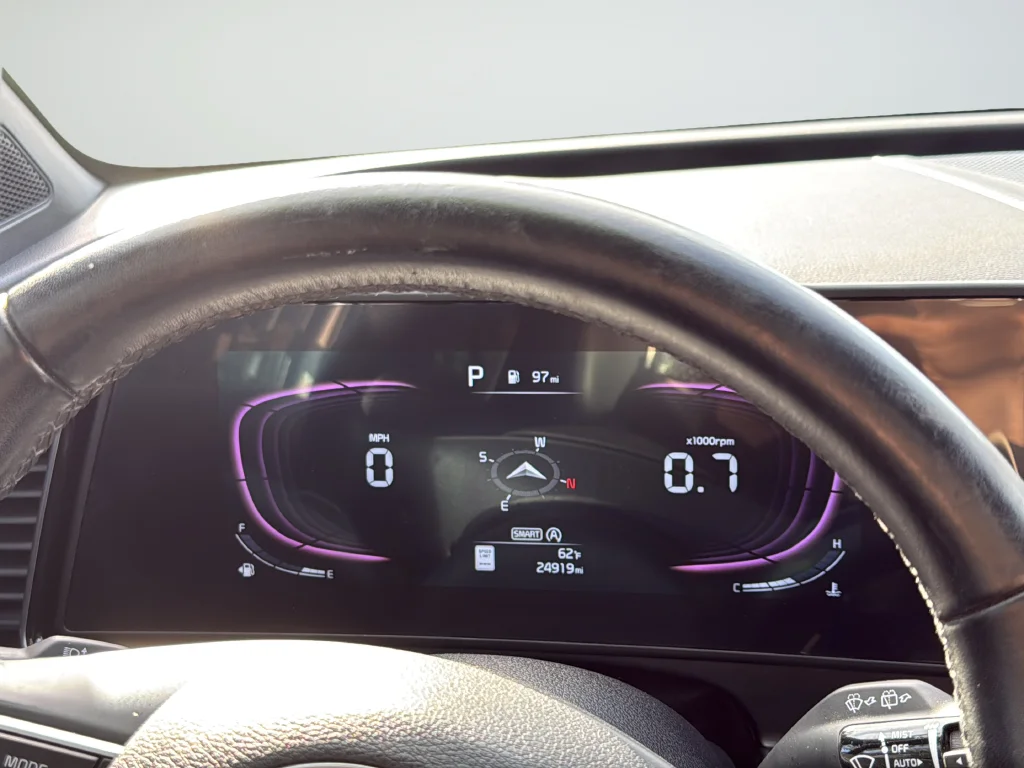 Used 2025 White Kia X-Line image 37