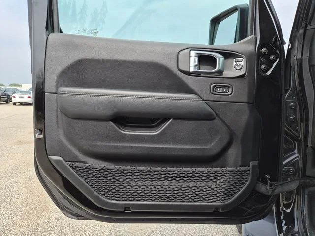 Used 2021 Black Jeep Unlimited Sahara image 13