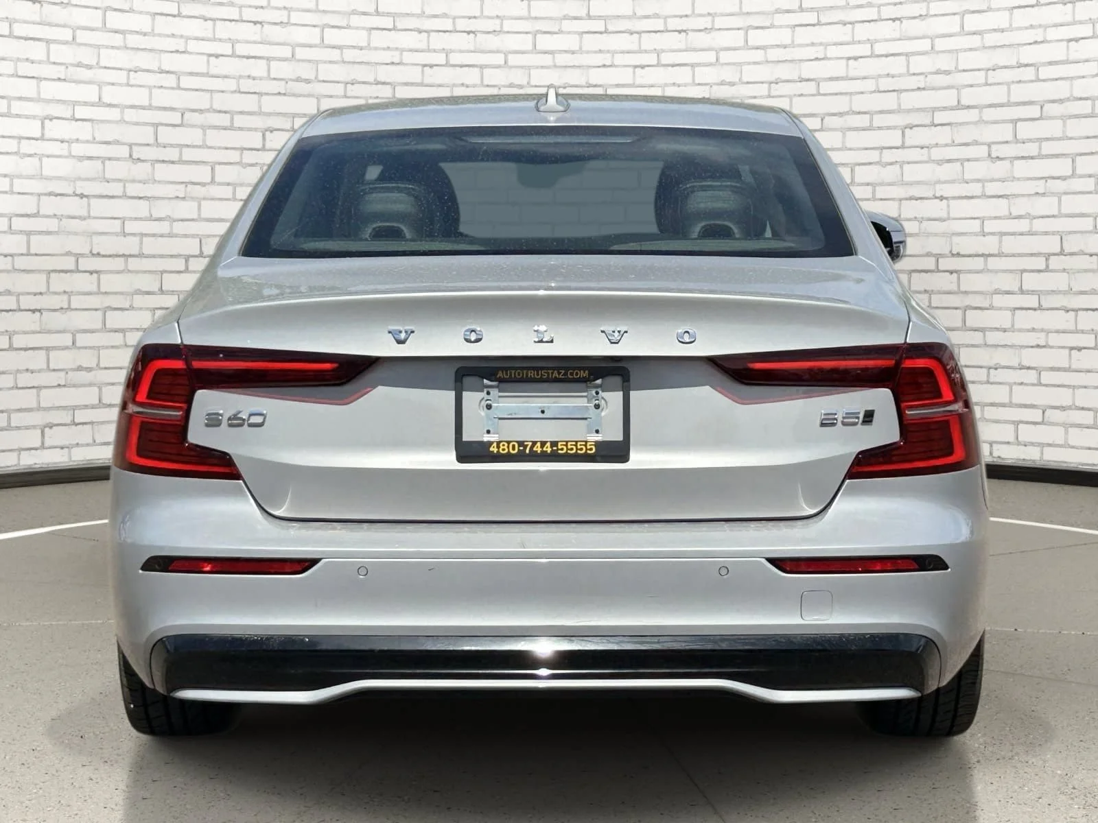 Used 2023 Platinum Grey Metallic Volvo Core Dark Theme image 7