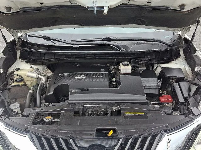 Used 2018 White Nissan Platinum image 28