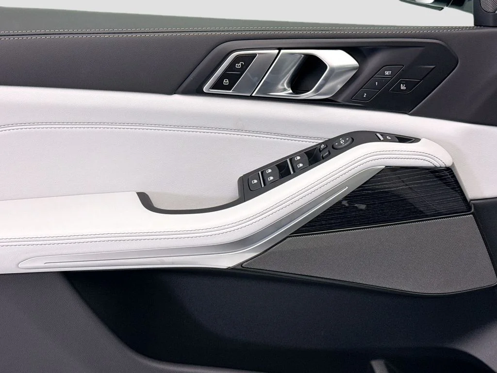 New 2026 Black BMW xDrive40i image 22