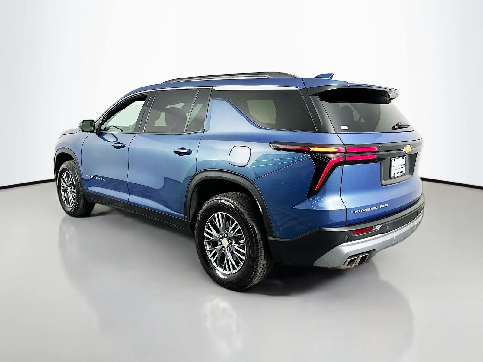 Used 2025 Lakeshore Blue Metallic Chevrolet LT image 5