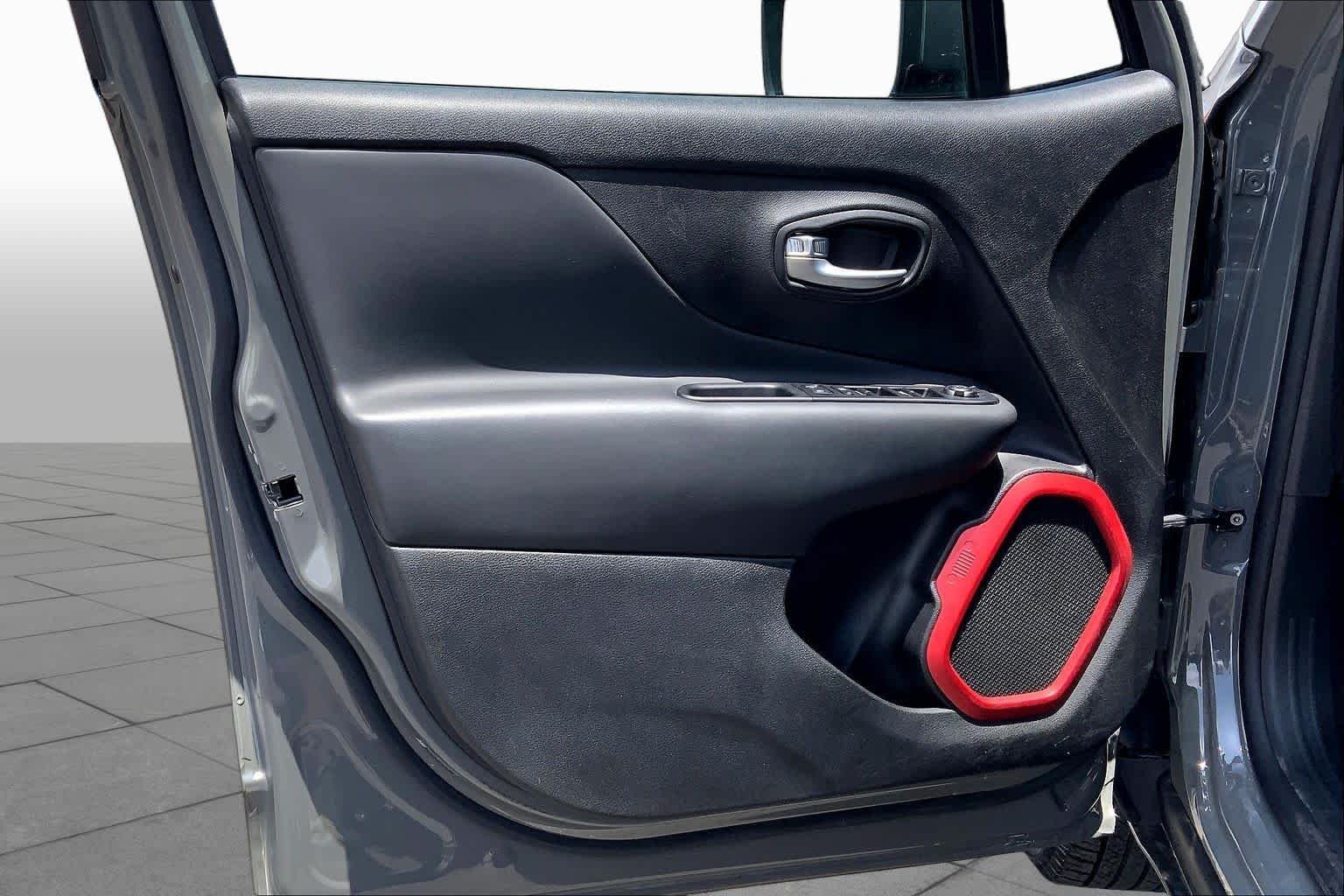 Used 2020 Sting-Gray Clearcoat Jeep Trailhawk image 22