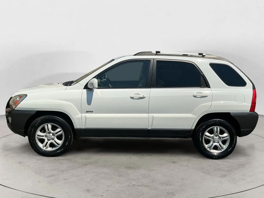 Used 2005 White Kia EX image 8