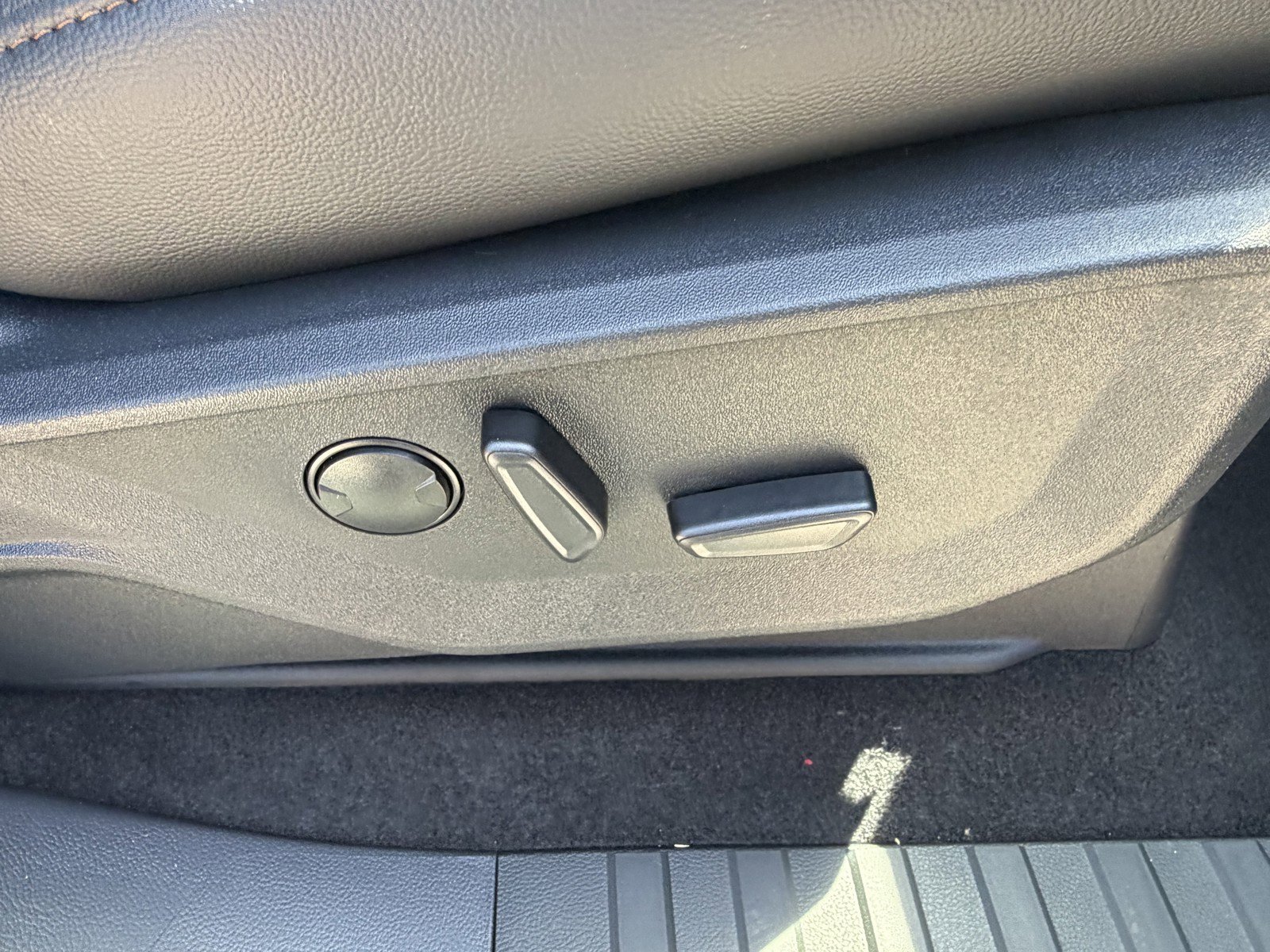 New 2025 Star White Metallic Tri-Coat Ford Lariat® image 10