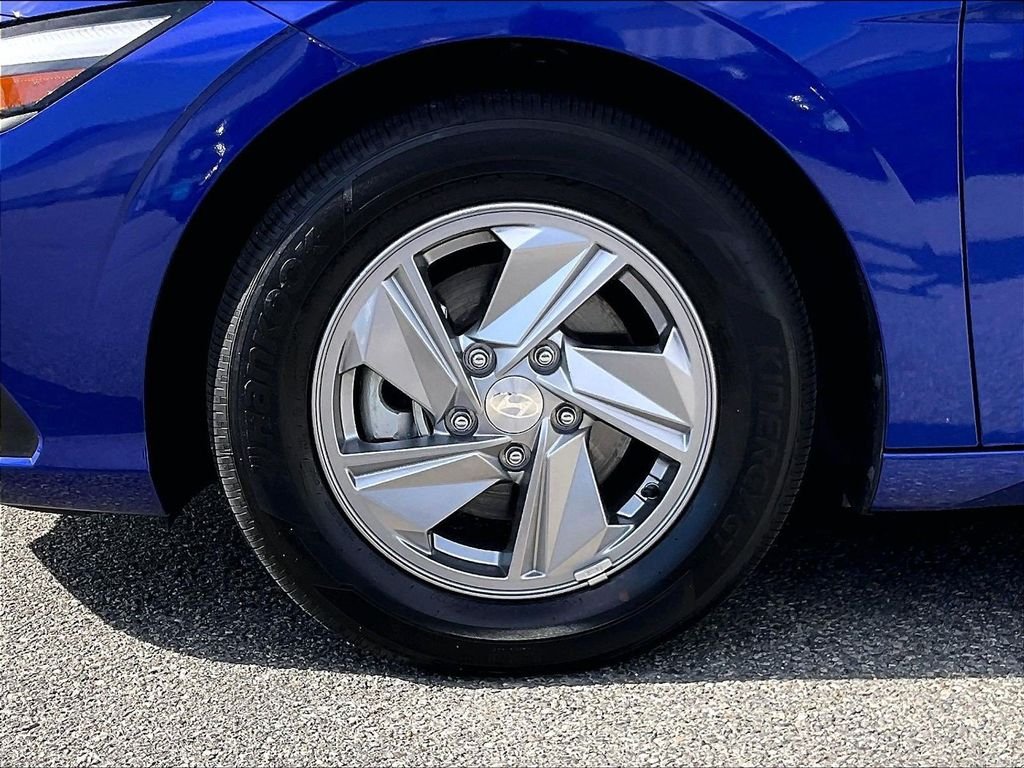 Used 2025 Blue Hyundai SE image 7
