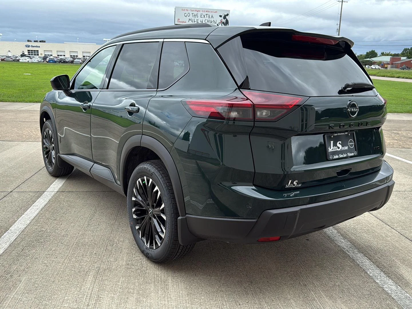 New 2026 Obsidian Green Nissan Dark Armor image 5