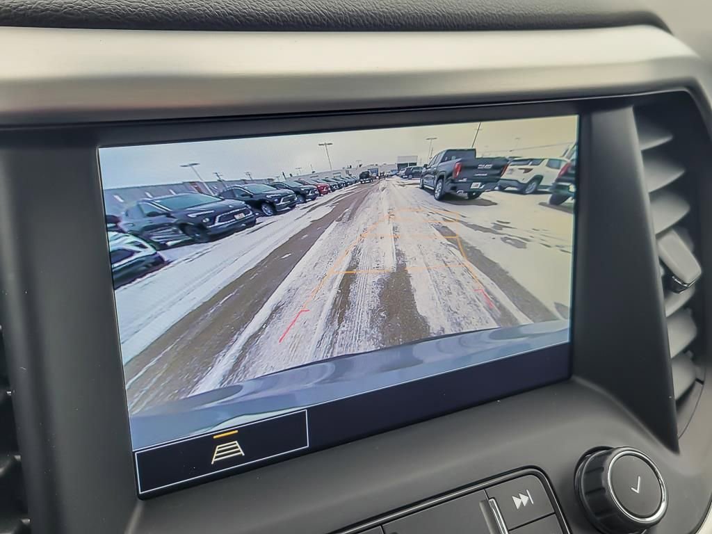 2023 GMC ACADIA - Image 17