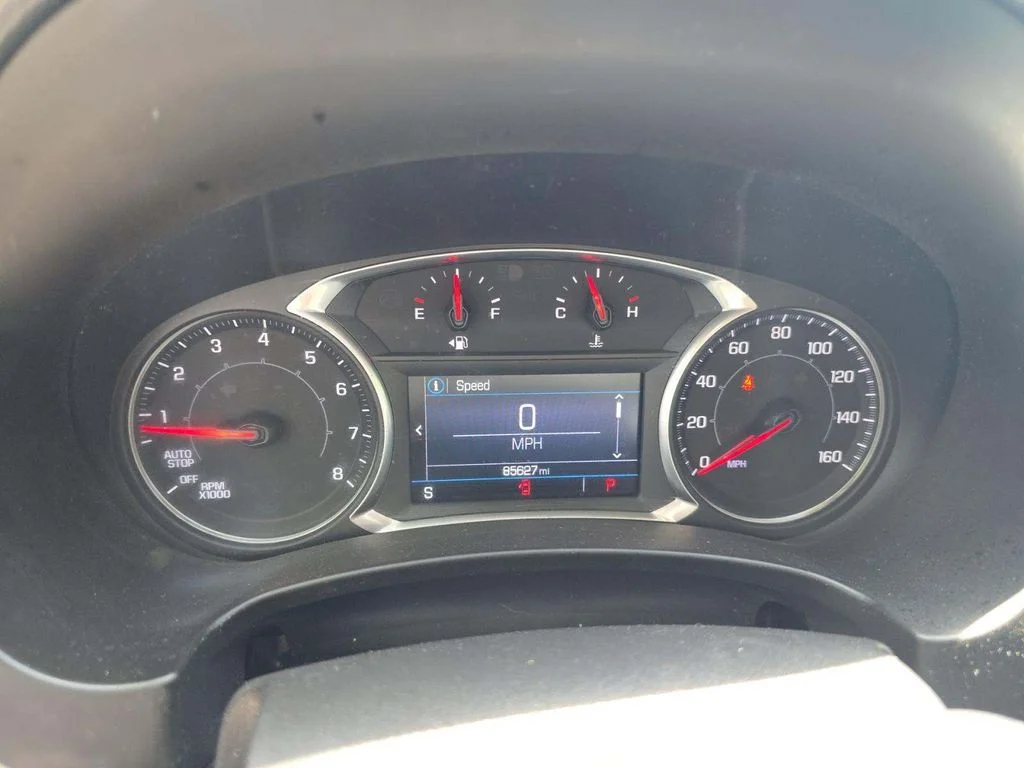 Used 2021 White GMC SLE image 3