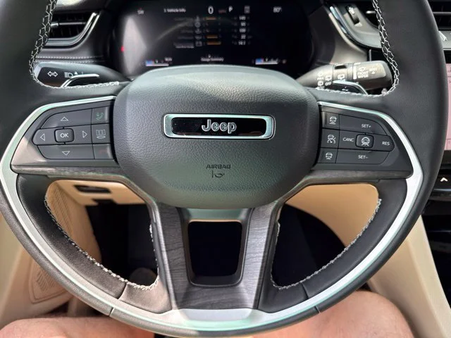 New 2026 Diamond Black Crystal Pearl-Coat Exterior Paint Jeep Limited image 36