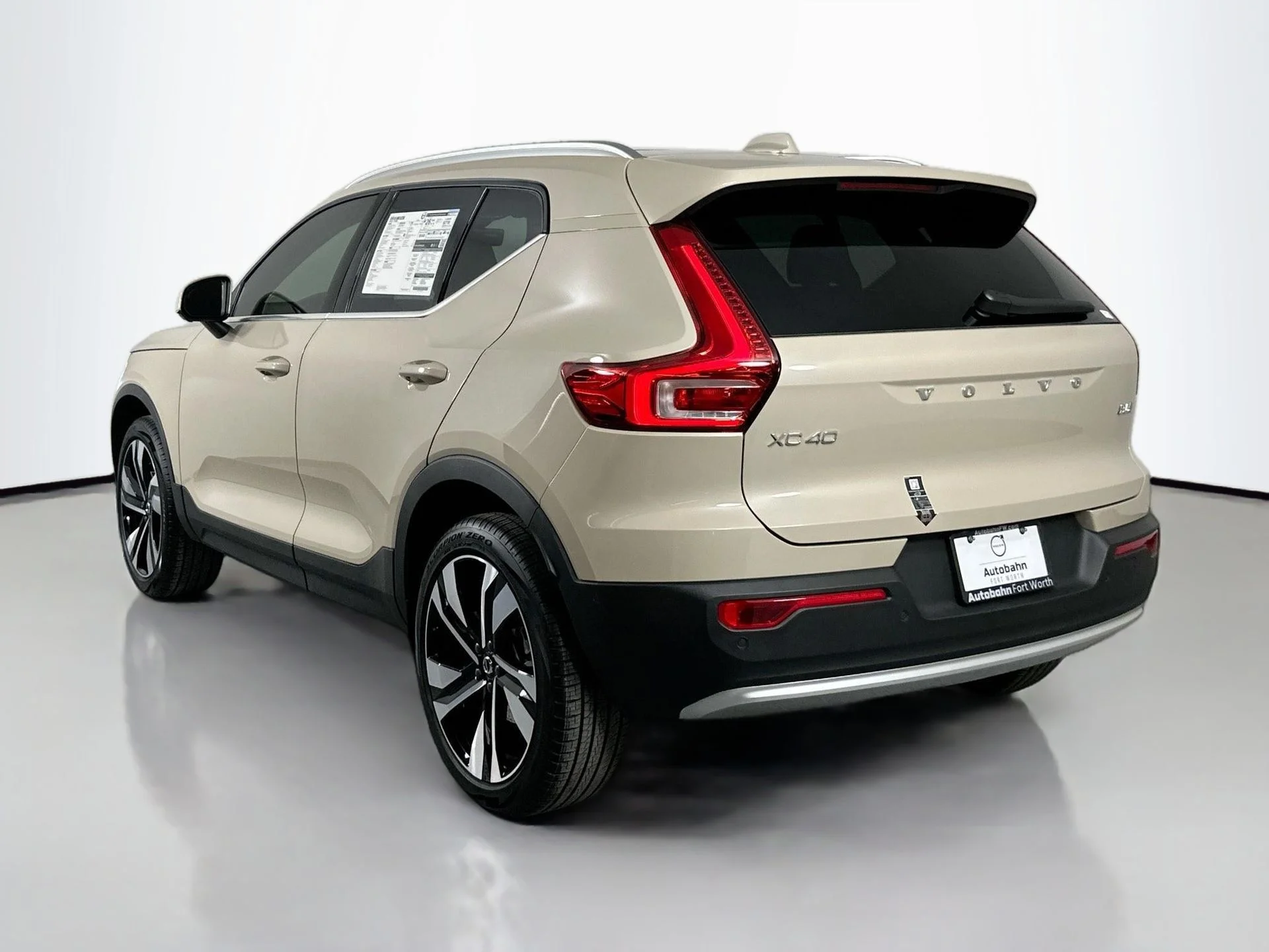 2025 Volvo XC40 Ultra - Photo 7