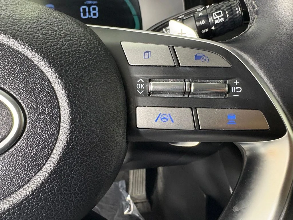 Used 2024 White Hyundai SEL image 26