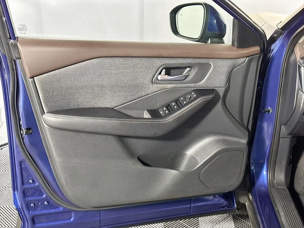 Used 2022 Blue Nissan SV image 10