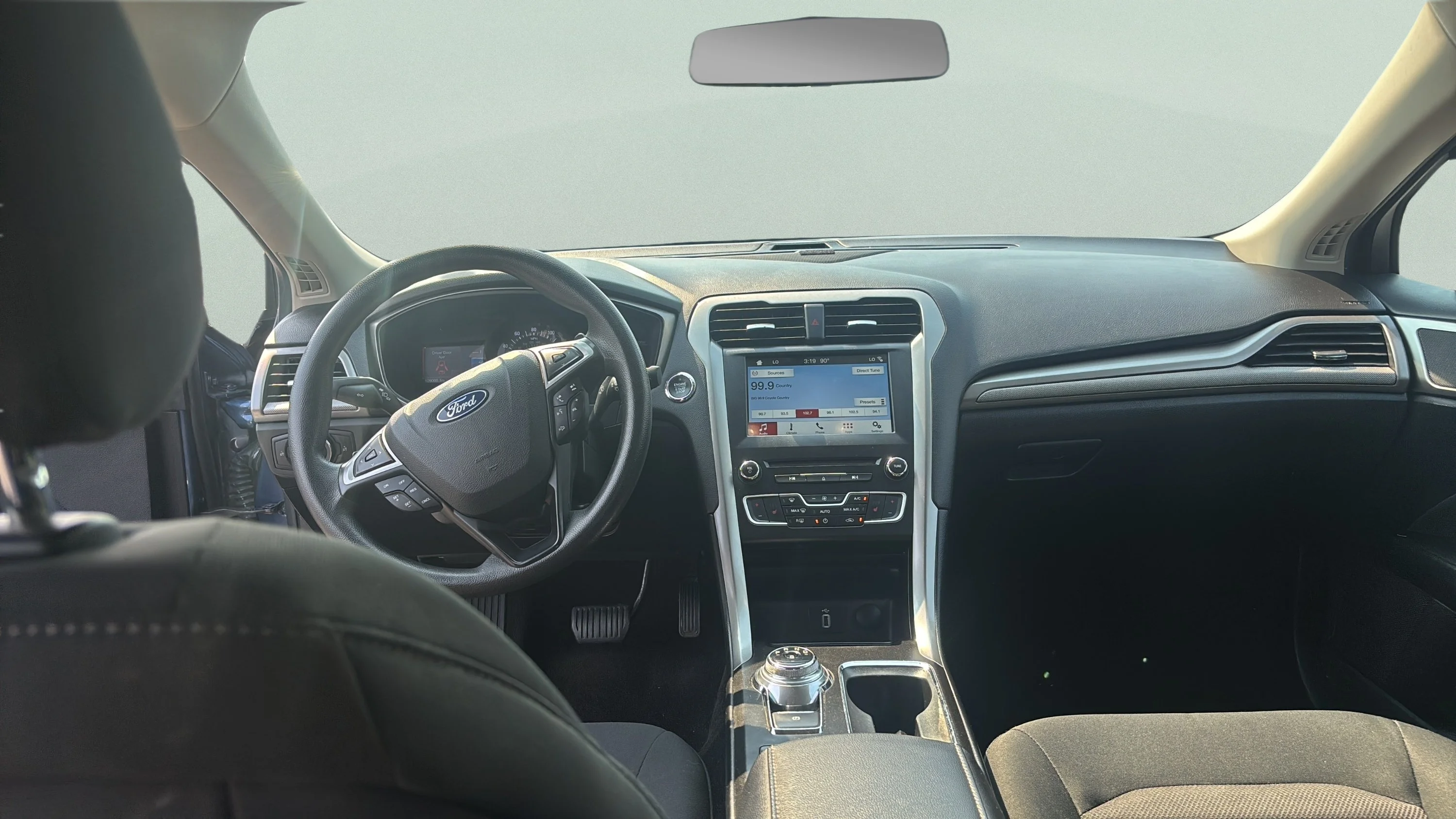 Used 2018 Blue Ford SE image 9