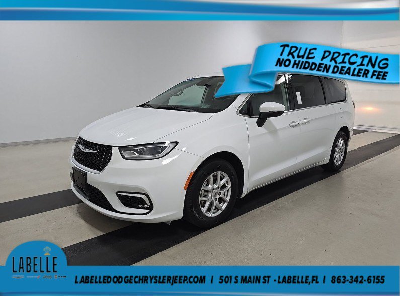 2023 Chrysler Pacifica Touring L's photo