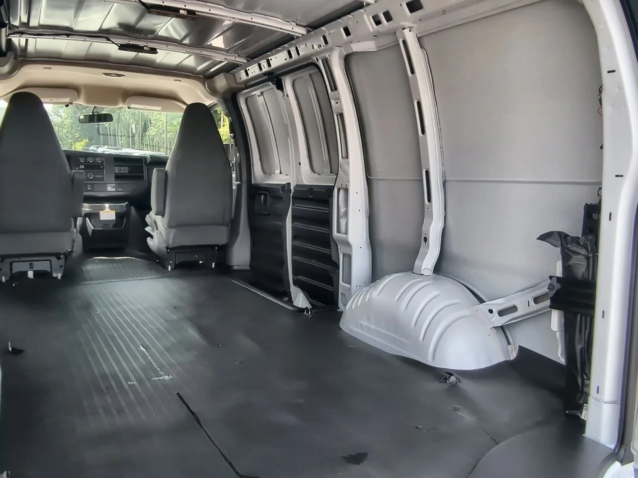 New 2026 Summit White GMC Work Van image 23