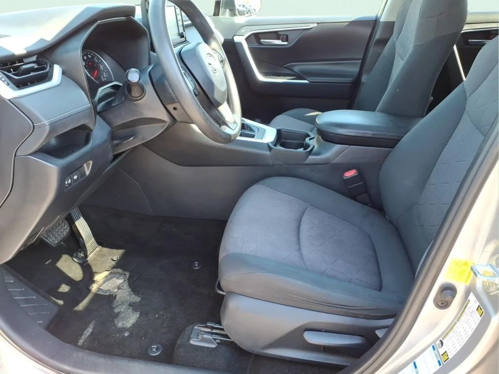 Used 2019 Silver Toyota XLE image 15