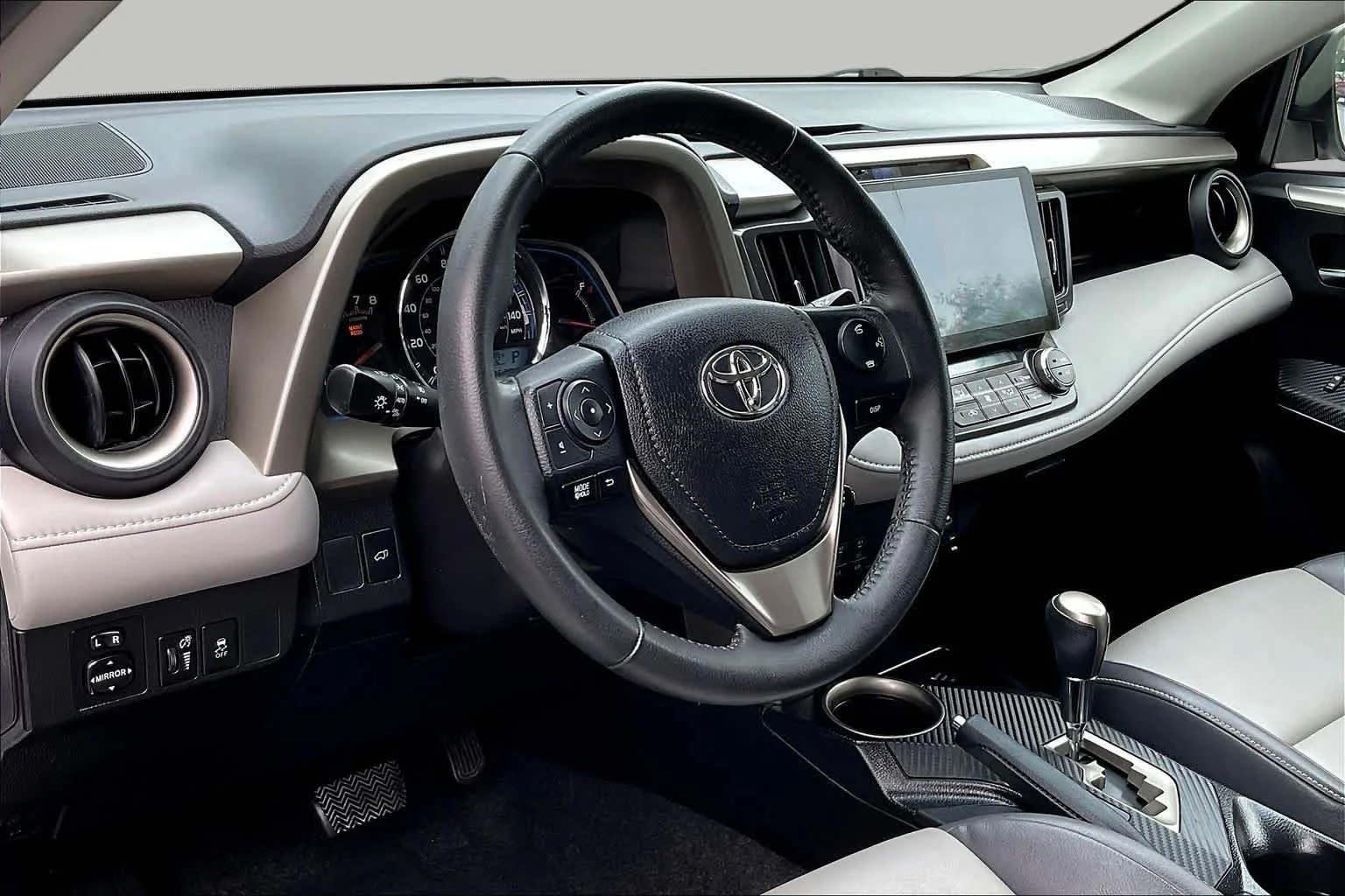 Used 2014 Blizzard Pearl Toyota Limited image 17