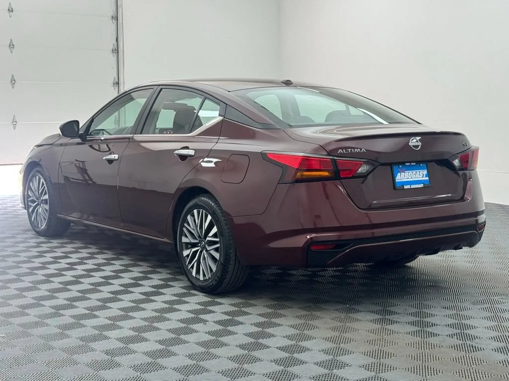 Used 2024 Red Nissan 2.5 SV image 9