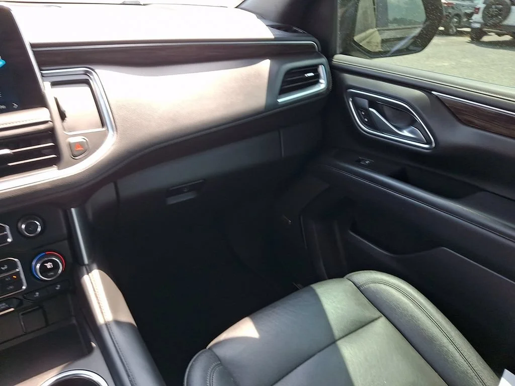 Used 2022 Black Chevrolet Z71 image 17