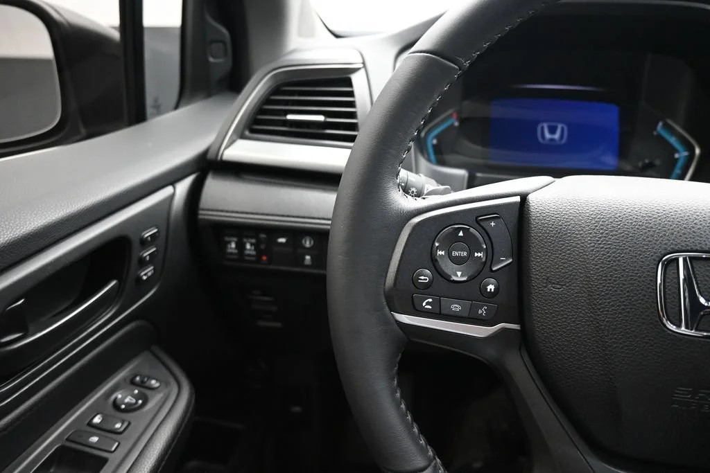 Used 2023  Honda EX-L image 22