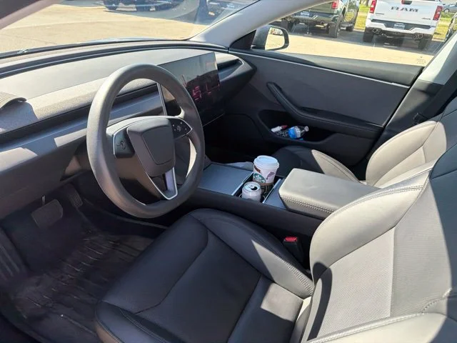 Used 2025  Tesla  image 5