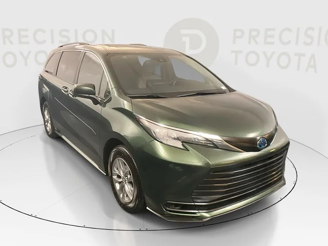 2025 Toyota Sienna LE