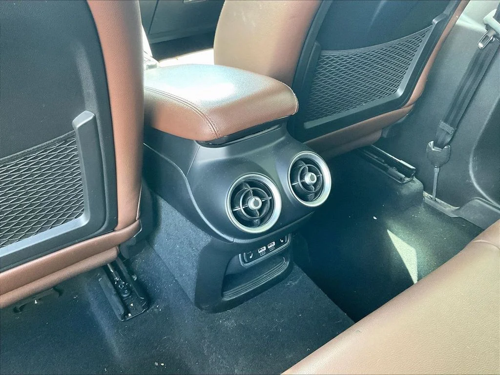 Used 2022 Alfa Rosso Alfa Romeo Ti image 10