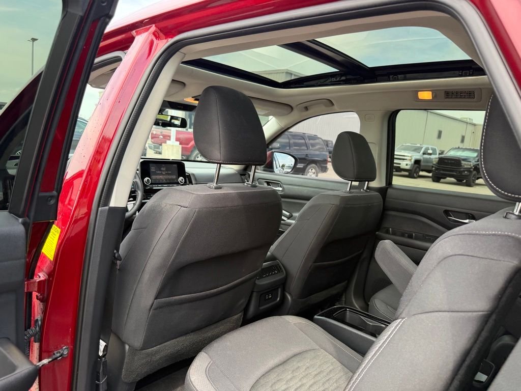 Used 2022 Scarlet Ember Nissan SV image 8