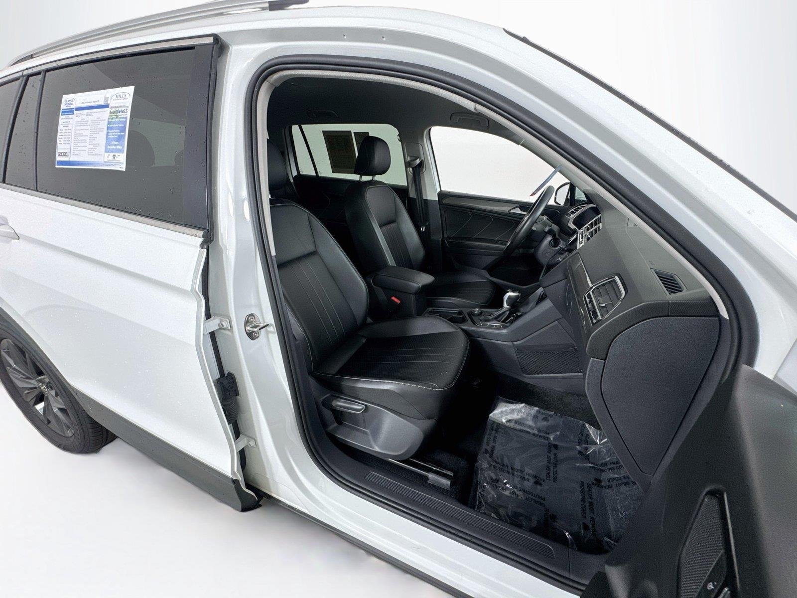 Used 2024 Pyrite Silver Metallic Volkswagen SE image 25