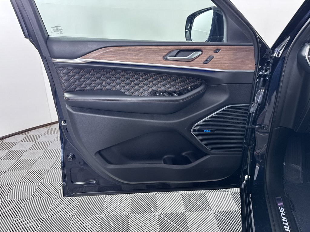 Used 2022 Midnight Blue Jeep Summit image 31