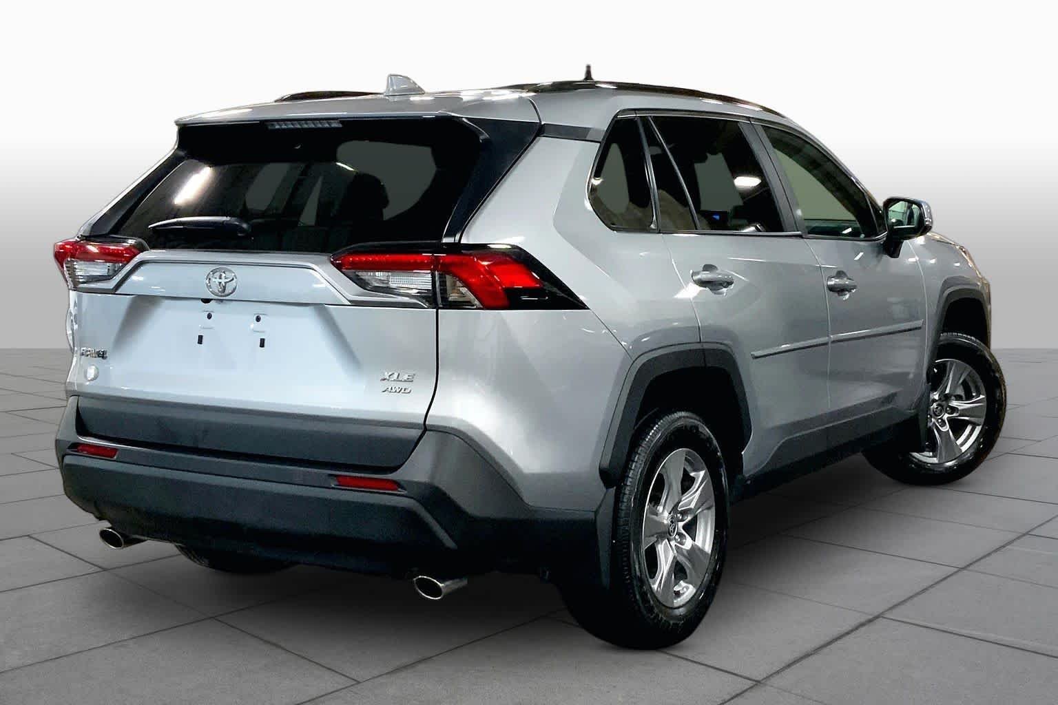 2025 Toyota RAV4 XLE - Photo 25