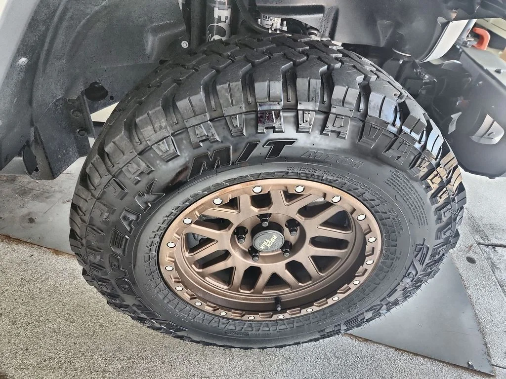 Used 2023 White Jeep Mojave image 36