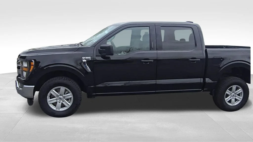 Used 2023 Black Ford XLT image 4