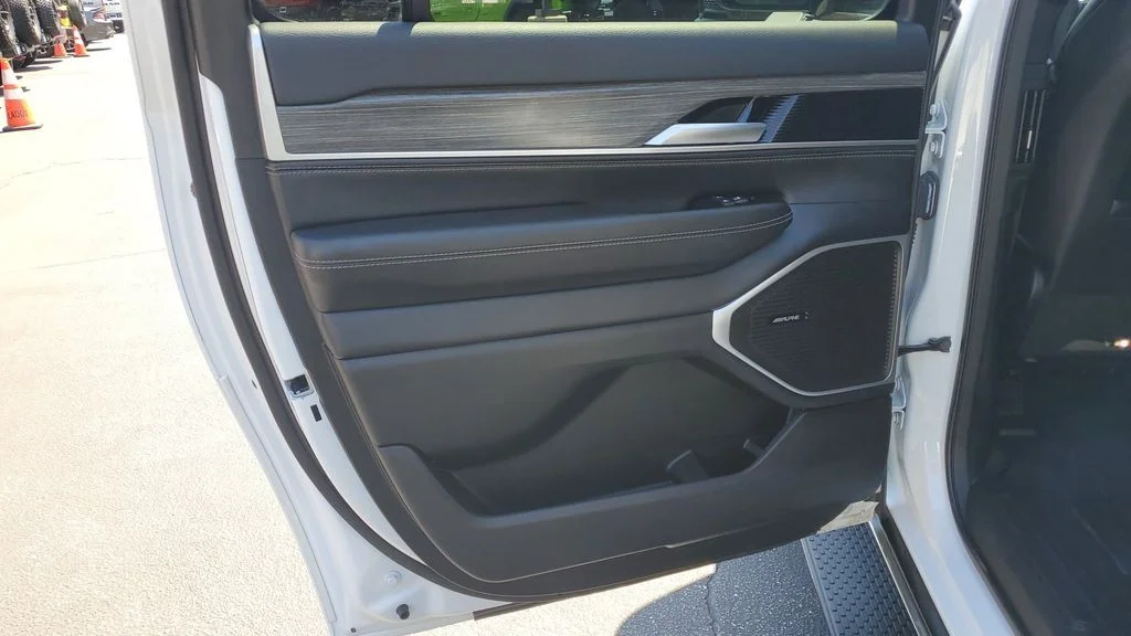 Used 2024 White Jeep Series II image 18