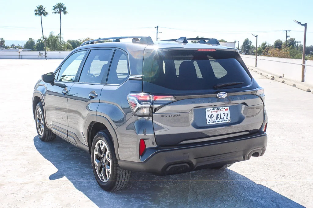 Used 2025 Gray Metallic Subaru Premium image 4