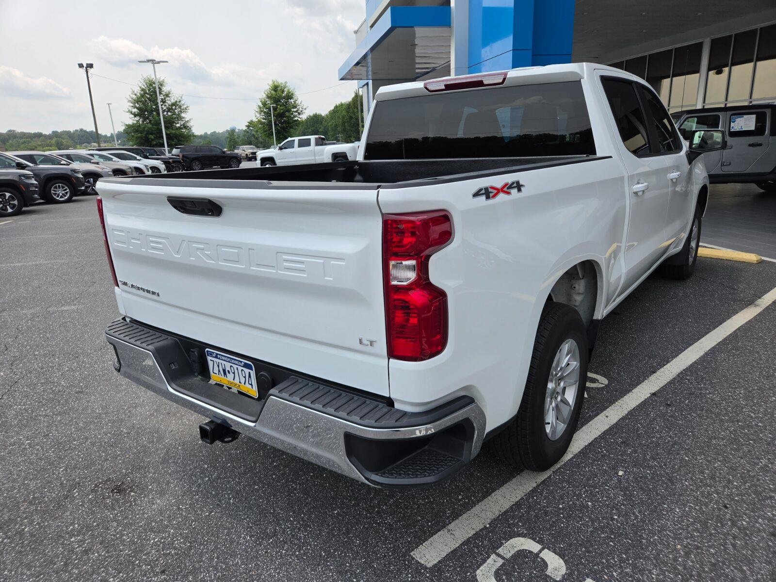 Used 2025 Summit White Chevrolet LT image 5